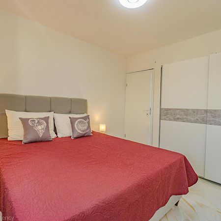 Ivica Super Comfortable, Newly Furnished Apartment In A Top Location Metajna Extérieur photo